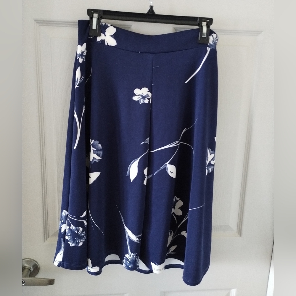 See You Monday Floral Skirt Size L - Picture 3 of 3